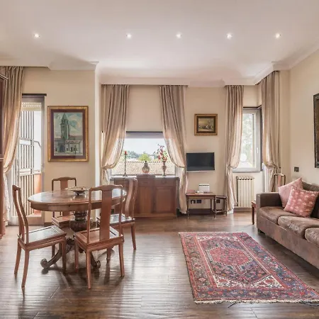 Apartment The Rent - Elegant Two-bedroom In Via Aurelia *