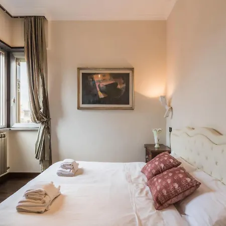 The Rent - Elegant Two-bedroom In Via Aurelia Apartment